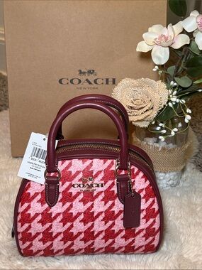 ✨NWT COACH Red Houndstooth Dome Satchel Bag✨